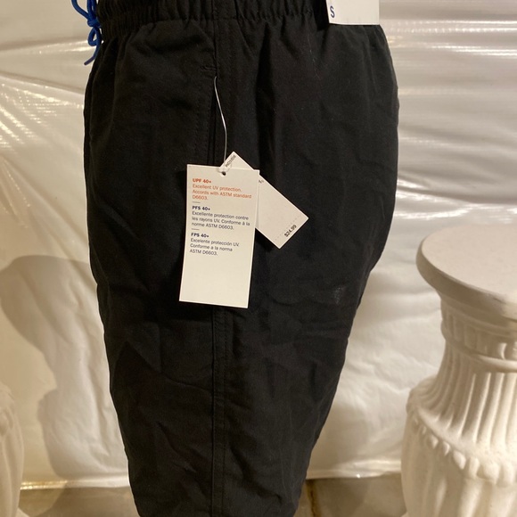 Old Navy active swim trunks black with 8 inch inseam - Picture 2 of 4